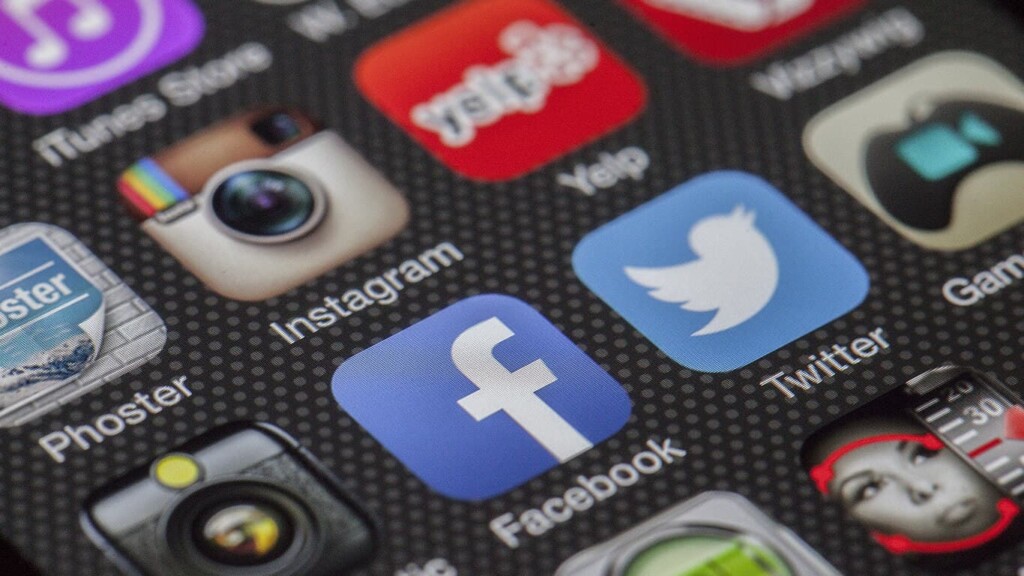 Tela de celular com aplicativos que ajudam no uso saudável e consciente do celular.