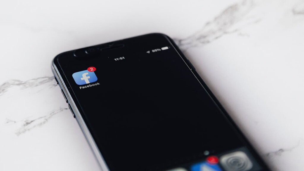 Celular com uma notificação na tela expondo o uso saudável e consciente do celular