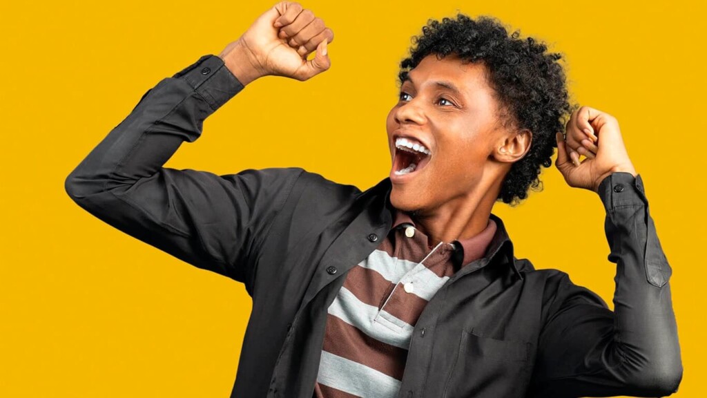 Homem comemorando o networking do MBA USP/Esalq