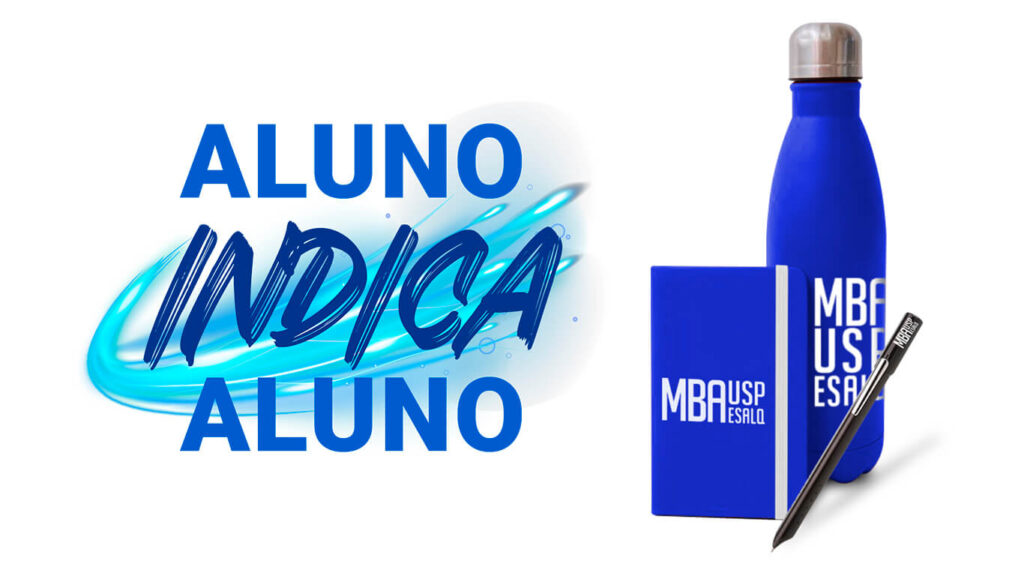 Garrafa e caderno com a marca MBA USP/Esalq. Ambos os itens foram parte da premiação do programa de indicação da instituição.